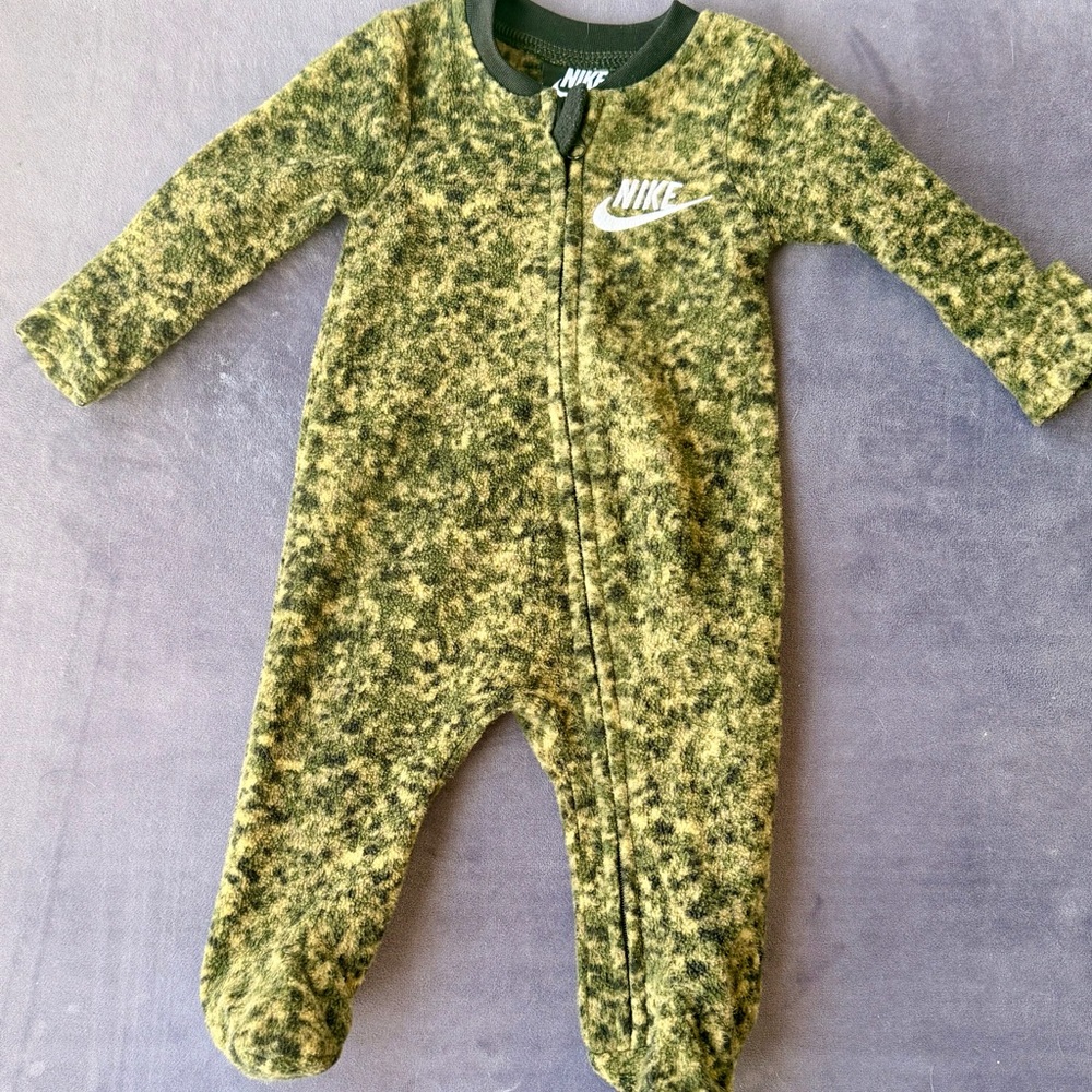 Nike▪️Camouflage Green Sleeper▪️ Size Newborn